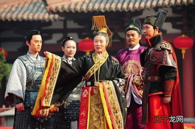 武则天找狄仁杰谈话,随后将皇位传给自己的儿子,原因为何?