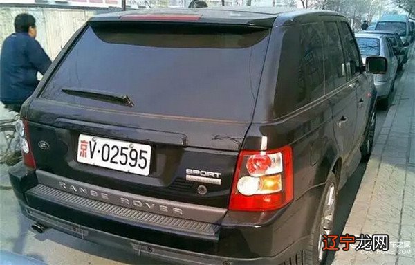 涨点小"姿势" 看穿"使"字车牌里大使国籍