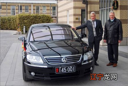 涨点小"姿势" 看穿"使"字车牌里大使国籍