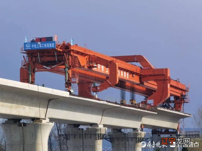 潍烟高铁芝罘段开始架梁作业，工程施工进入攻坚阶段