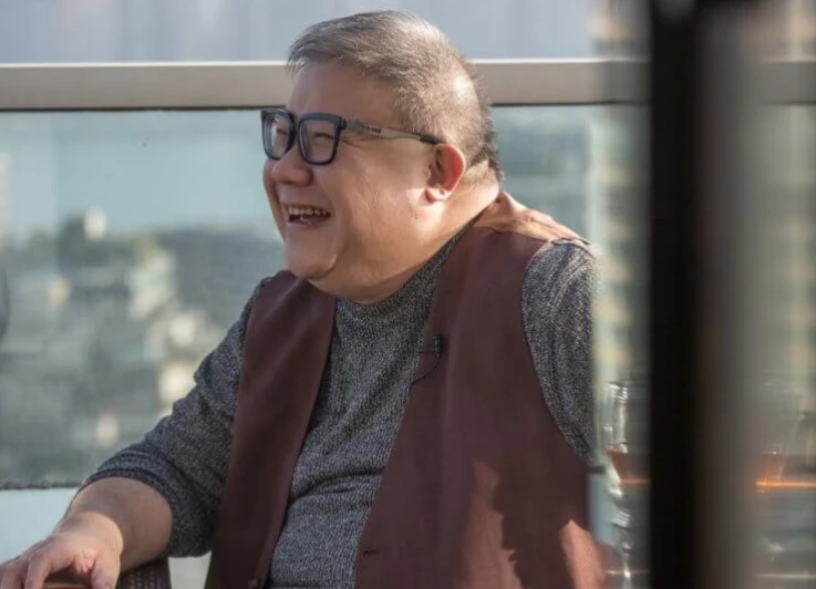 60岁老戏骨刘锡贤闪婚圈外人,称过得幸福!与前女友分手仅7个月